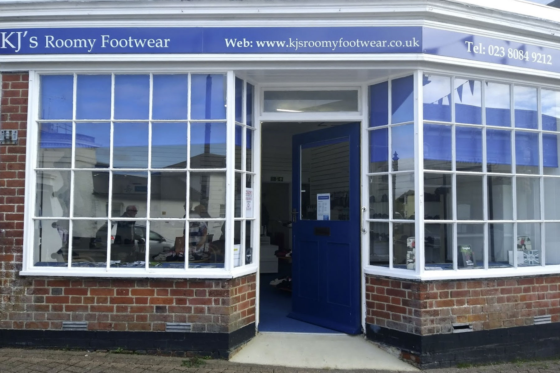 kjsroomyfootwear-hythe-01-1800x1200_1.jpg